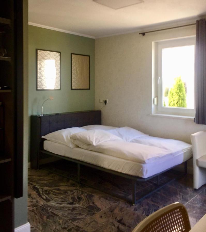 Neues Zimmerapartment Mit Bad Neckarwestheim Eksteriør bilde